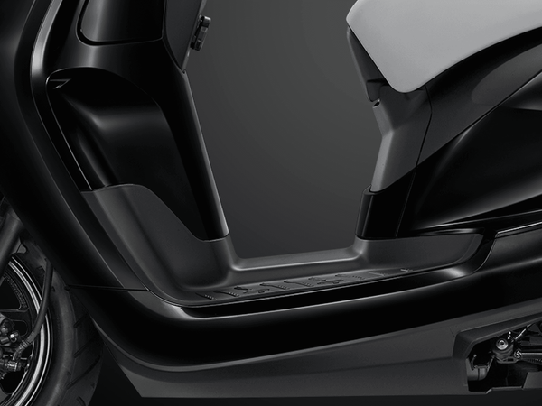 Pin LFP cố định dưới sàn xe điện Honda UC3