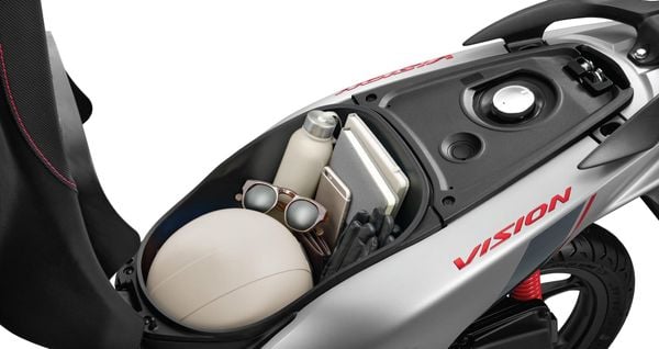 so sánh cốp xe Vision và Lead Honda