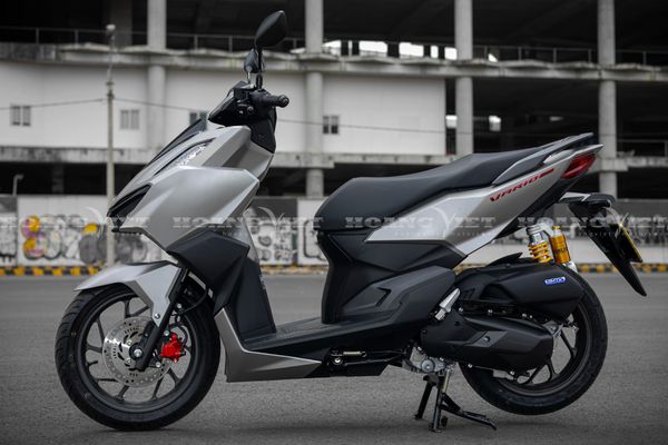 giá xe Vario 160 ảnh hưởng bởi phiên bản và màu sắc