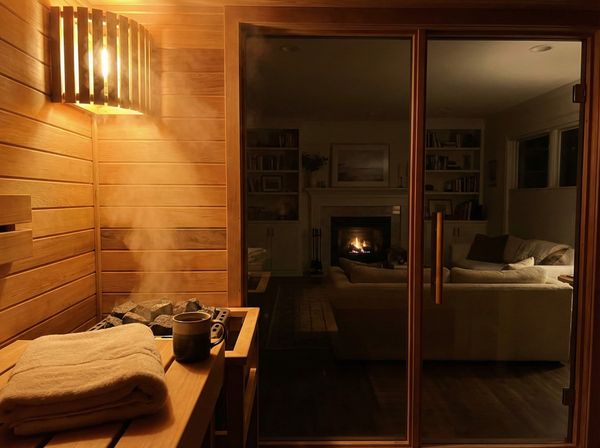 Không gian phòng xông hơi ấm cúng và thư giãn vào tối Chủ Nhật để tái tạo năng lượng.