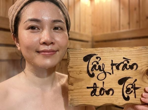 Phụ nữ Việt Nam xông hơi thải độc để đón năm mới nhẹ nhàng.