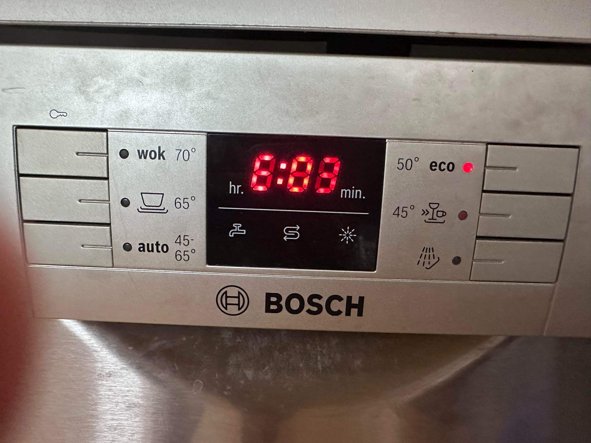 Máy rửa bát bị ngập nước