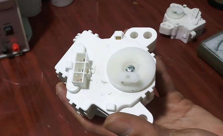 máy giặt không xả nước do hỏng motor