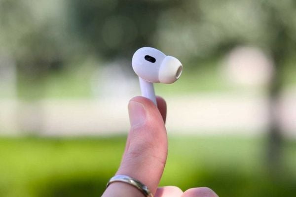 AirPods tự động tạm dừng âm thanh khi ngủ