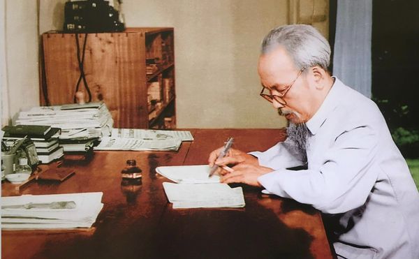 Chủ Tịch Hồ Chí Minh