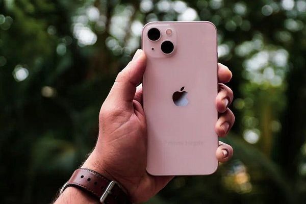 iPhone 13