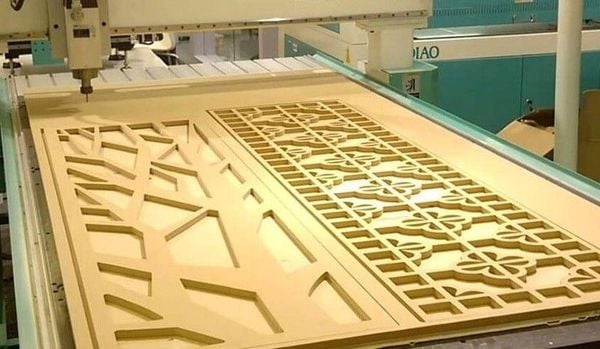 Những điều cần lưu ý khi chọn dịch vụ cắt CNC pha ván theo yêu cầu