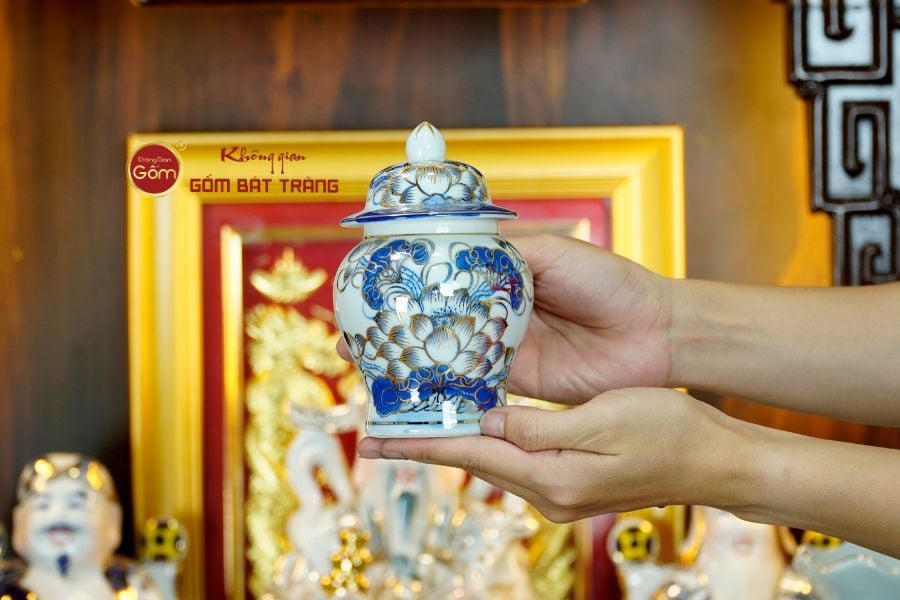 Chóe Thờ Men Lam Vẽ Vàng