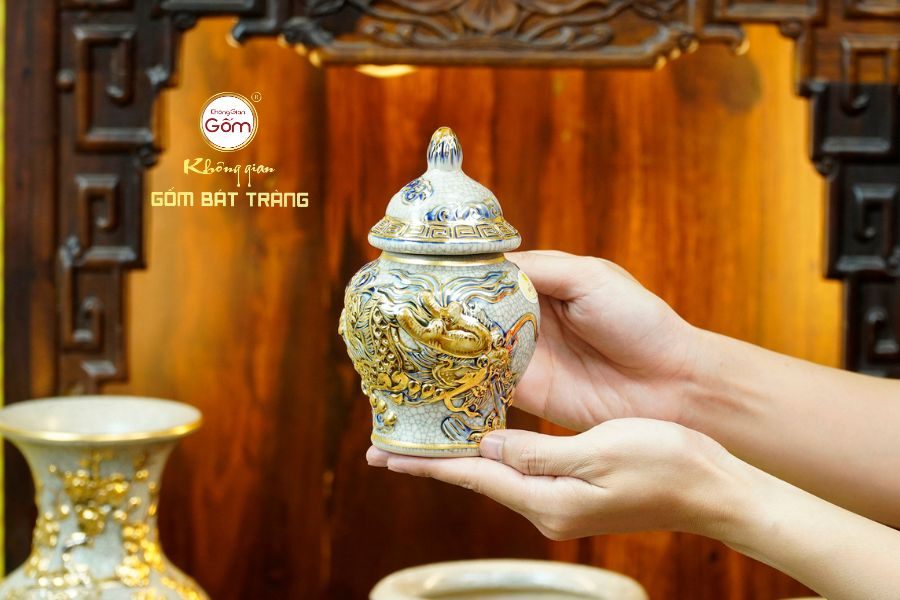 Chóe Thờ Men Rạn Vẽ Vàng