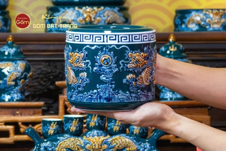 bat-huong-men-luc-bat-trang-hoa-tiet-song-long-chau-nguyet