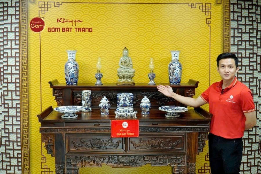 Bàn thờ gia tiên Bát Tràng Men Lam Vẽ Vàng