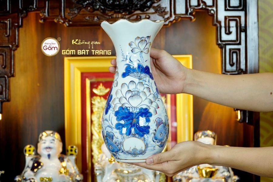 Lọ Hoa Thờ Men Lam Vẽ Vàng