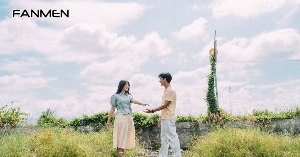 Cô ấy có sự bối rối nhất định khi tiếp xúc bạn