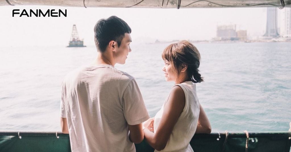 Cô gái ấy hay chọc ghẹo, đụng chạm cơ thể bạn