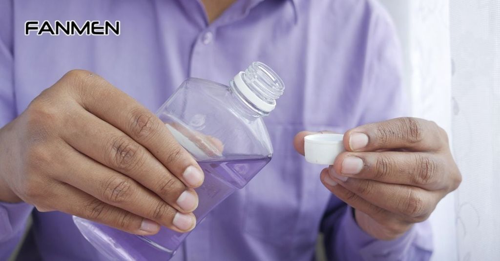 Súc miệng bằng nước muối ấm