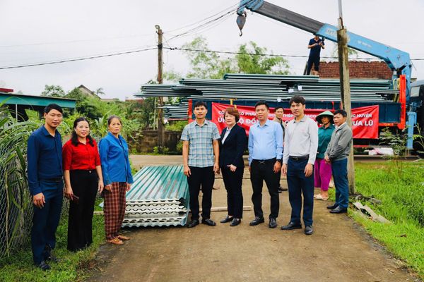 Tập đoàn Thép Poshaco chung tay cùng bà con dựng xây lại mái ấm.
