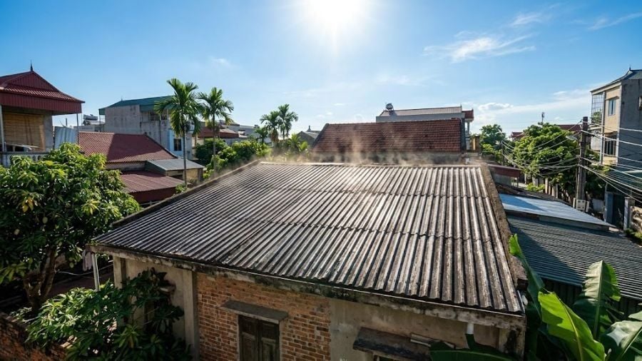 Vì sao mái tôn thường bị cho là nóng