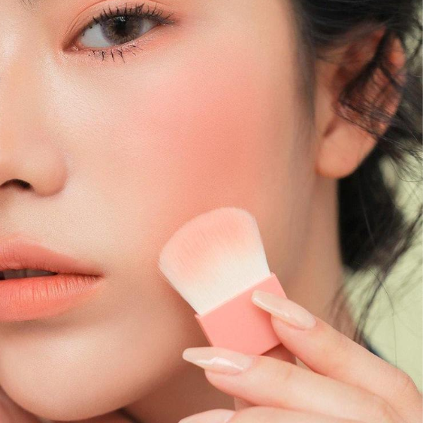 má hồng dạng phấn mang lại hiệu ứng tự nhiên