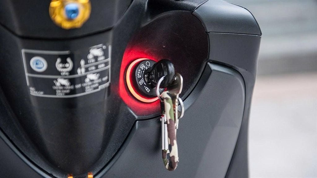 xe-may-bat-chia-khoa-khong-len-dien-1