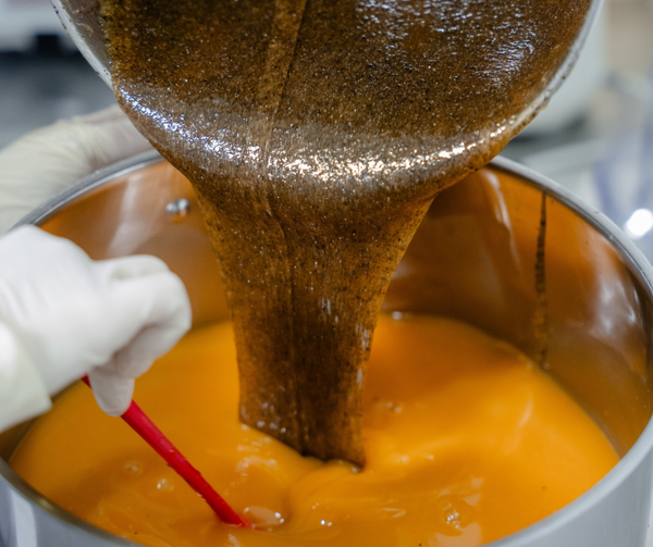 Kết hợp xi-rô gạo lứt, đường mía và muối khoáng, mang đến năng lượng tự nhiên, dễ hấp thu và tốt cho dạ dày.