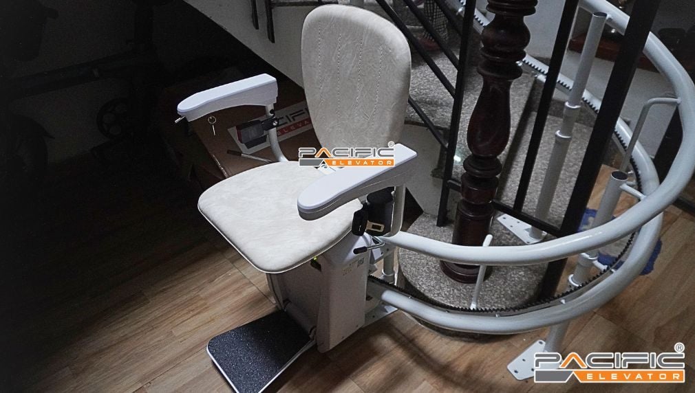 Thang ghế stairlift do Thang máy Pacific lắp đặt