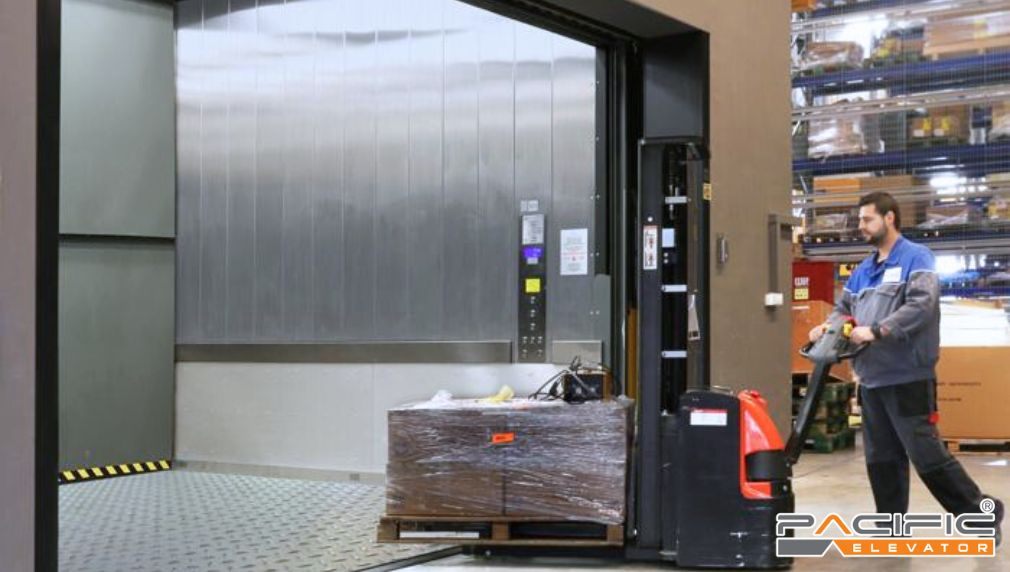 thang máy tải hàng tại khu công nghiệp