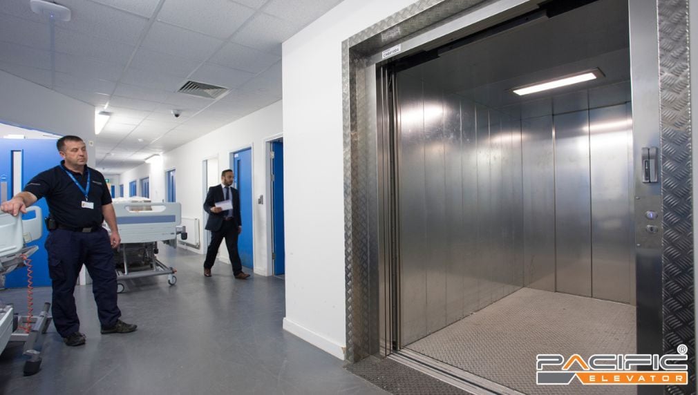 thang máy tải hàng tại khu công nghiệp