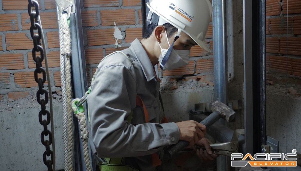 Kỹ thuật Pacific lắp đặt thang máy