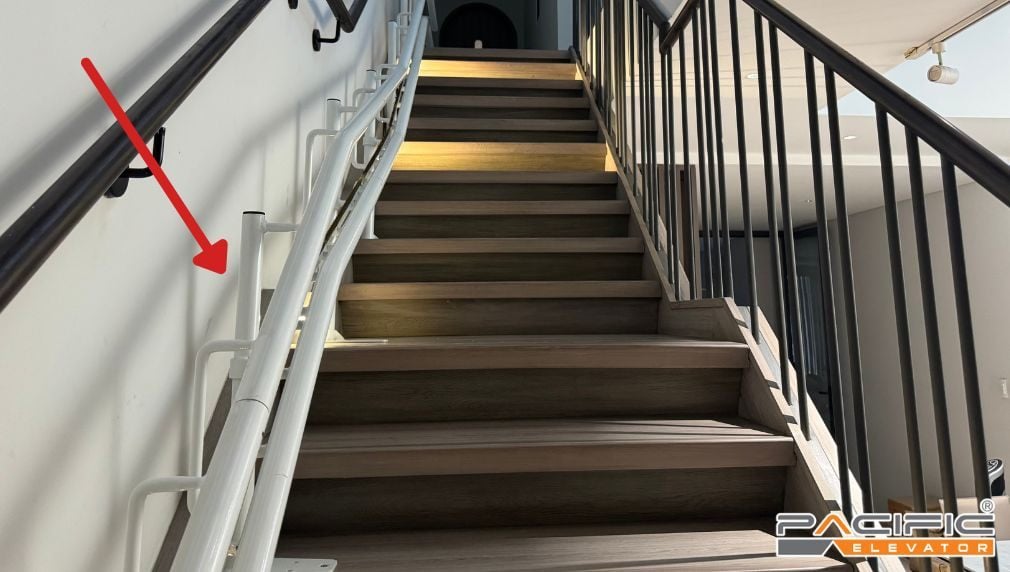 Hình ảnh cầu thang thực tế khi lắp đặt thang ghế stairlift