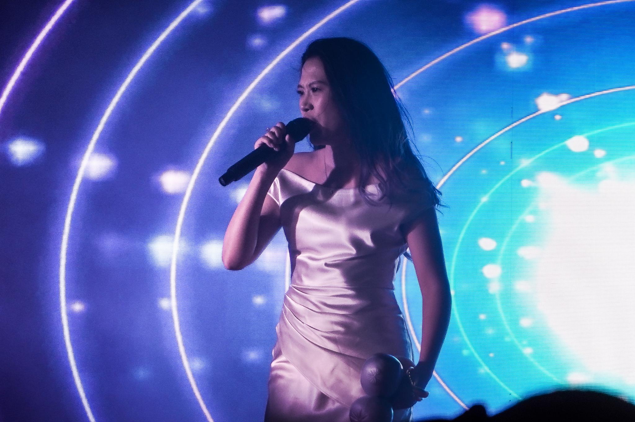 Nhân viên công ty hưởng ứng văn nghệ tự do