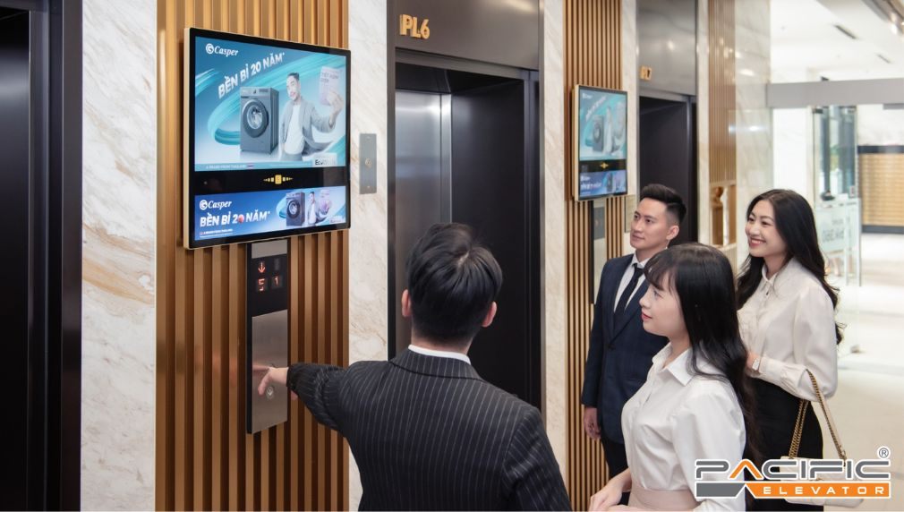Quảng cáo tại khu vực sảnh chờ thang máy