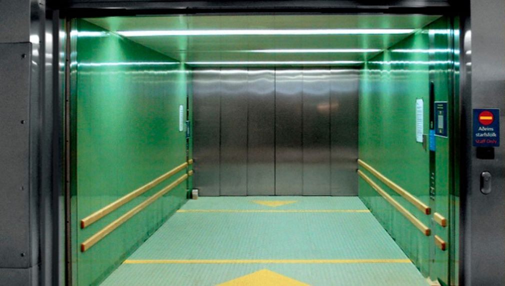 Thang máy tải hàng có cabin rộng rãi