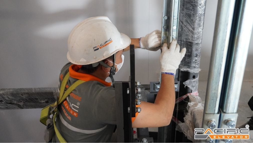 Kỹ thuật Pacific lắp đặt thang máy