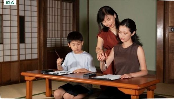 bàn ngồi bệt truyền thống