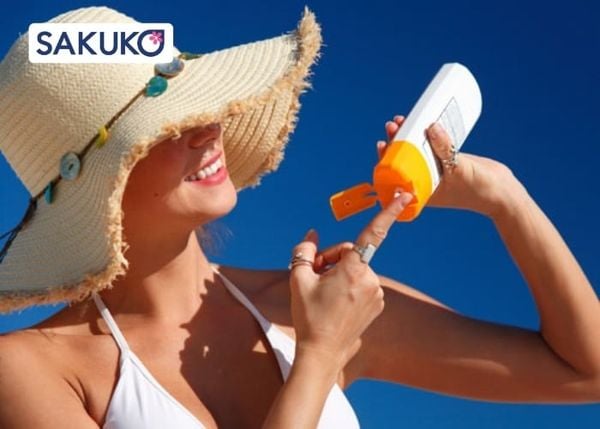 cách lựa chọn kem chống nắng phù hợp cho làn da mụn