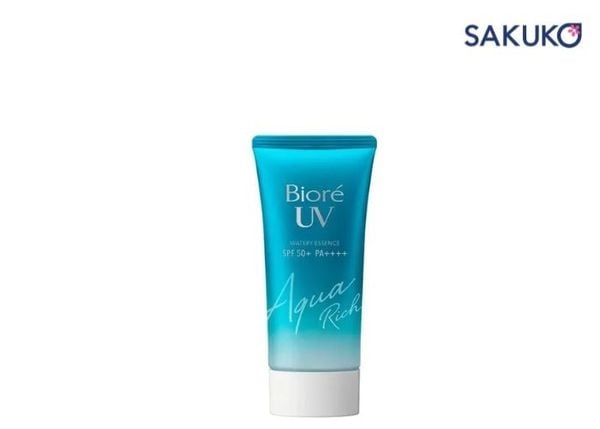 Biore UV Aqua Rich Watery Essence với kết cấu mỏng nhẹ dễ tệp vào da
