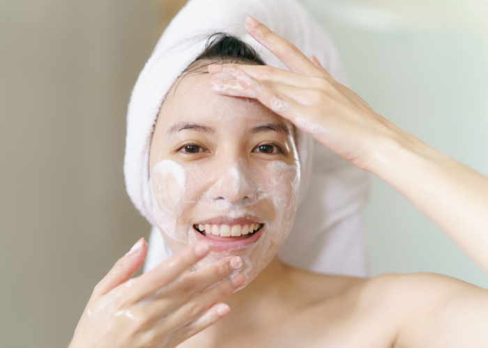 Rửa mặt lại với sữa rửa mặt