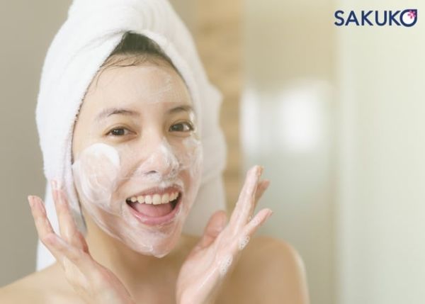 Tìm hiểu về lợi ích của sữa rửa mặt và tẩy da chết