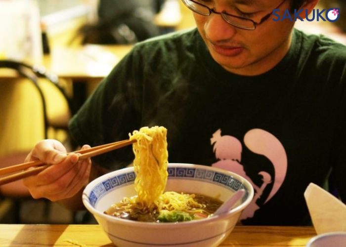 Vì sao việc húp mì xì xụp của người Nhật trở nên phổ biến