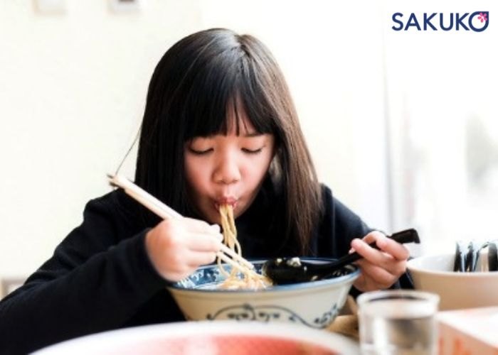 Văn hoá húp mì xì xụp của người Nhật có gây khó chịu không?