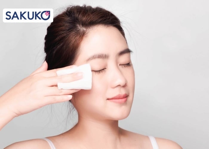 Dùng nước tẩy trang vào thời điểm nào là phù hợp