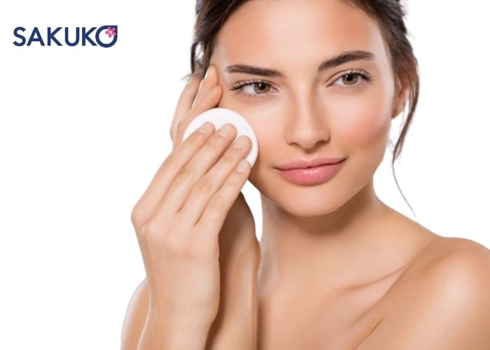 Lầm tưởng về việc dùng nước tẩy trang thay cho sữa rửa mặt