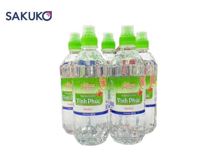 Tẩy trang bằng nước muối sinh lý được không?