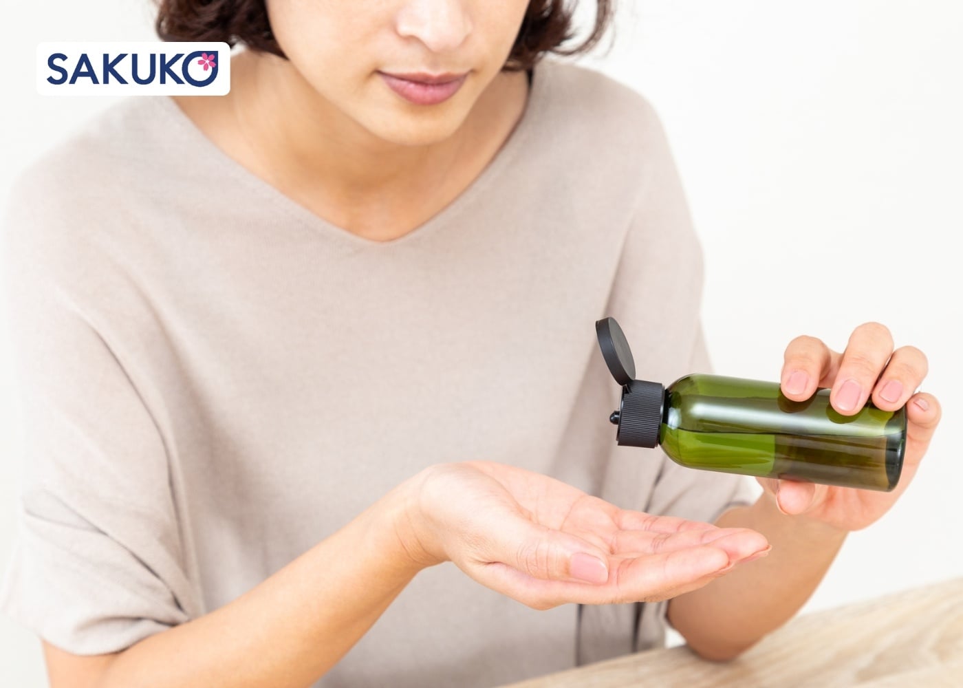 các bước&nbsp;bí quyết chăm sóc da mặt đúng cách Toner (Nước cân bằng)