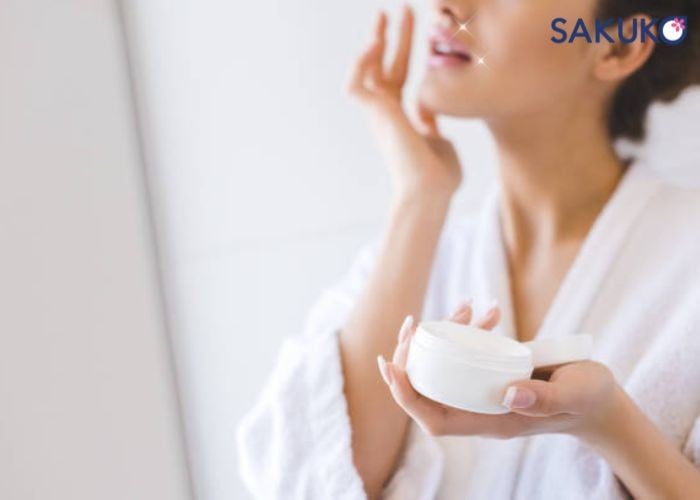 Thử phản ứng kem dưỡng trắng da trước khi sử dụng toàn mặt