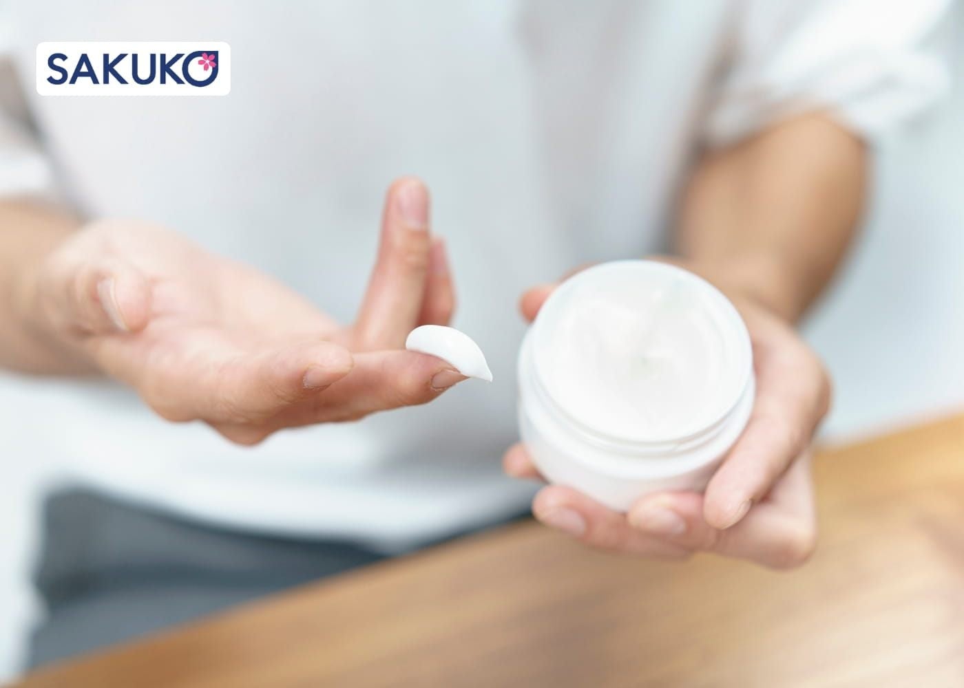 Quy trình các bước&nbsp;cách kiềm dầu cho da mặt hiệu quả dưỡng ẩm và chống nắng