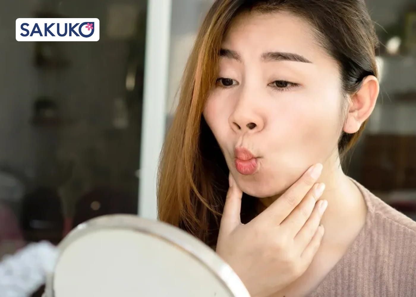 cách làm giảm nếp nhăn trên mặt Massage, thực hiện các bài tập nâng cơ mặt giảm nhăn da