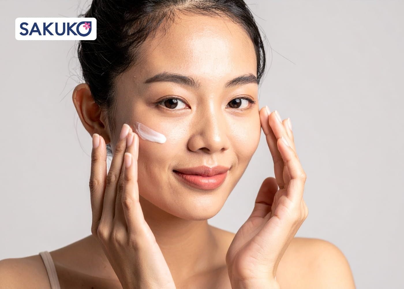 Dưỡng trắng với thành phần Glutathione dạng Oxy hóa (GSSG) bôi ngoài da