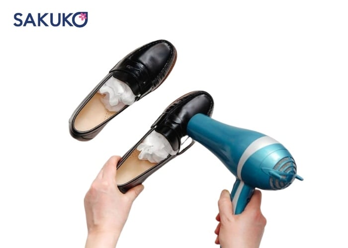 Khắc phục giày rộng hơn 1 size bằng xịt co giày