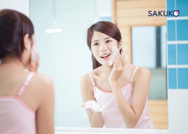 Rửa mặt hàng ngày giúp bạn loại bỏ bụi bẩn trên làn da